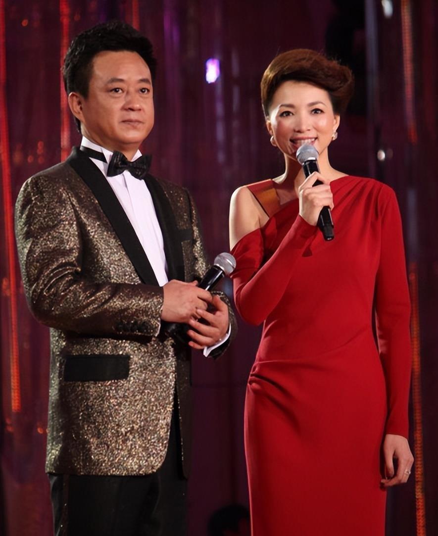 距离中秋节仅剩1天，董卿官宣好消息，将和朱军一起同台亮相